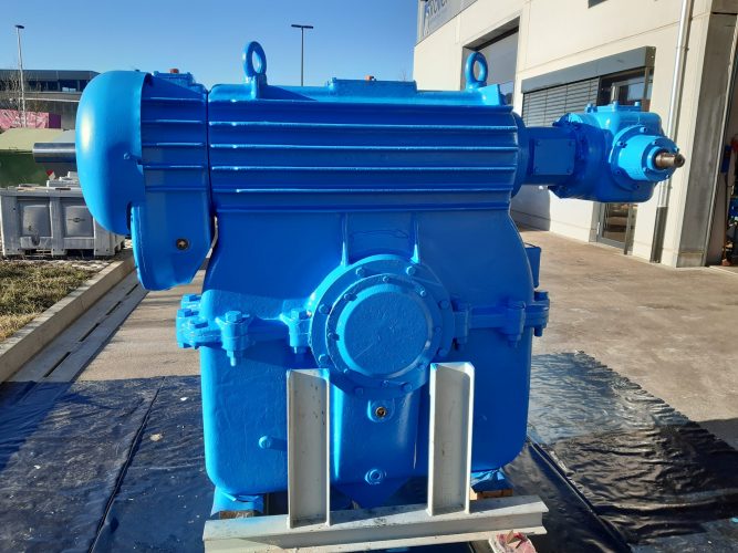 Instandsetzung Schneckengetriebe mit Kegelstirnradstufe